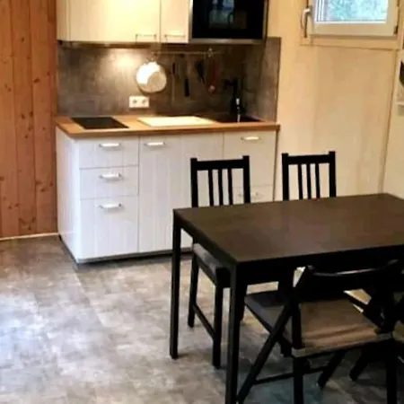 Tinyhouse Zirkuswagen- Kotten Kunterbunt ノットウルン